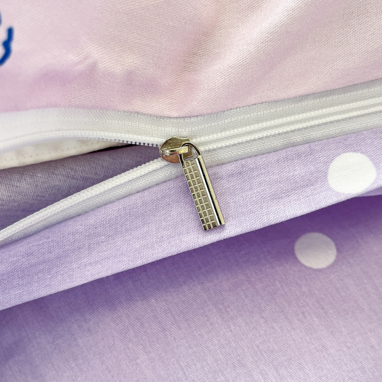 91家纺网 家纺一手货源 找家纺 孩子王家纺 2026新款卡通A类全棉纯棉正版授权小版三丽鸥系列四件套（含防伪码） 梦幻库洛米