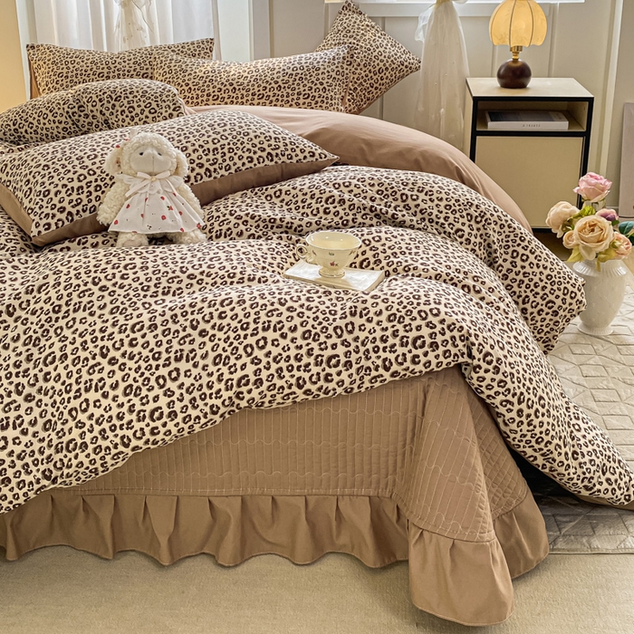 91家纺网 家纺一手货源 找家纺 仟网汇 2026新款针织棉双层纱床盖四件套夏被四件套 豹纹风尚