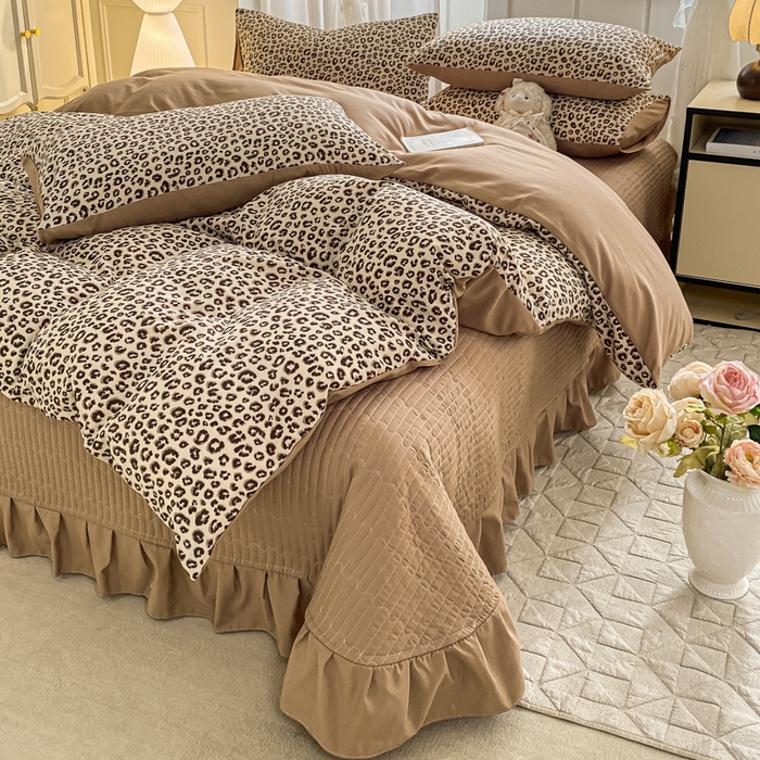 91家纺网 家纺一手货源 找家纺 仟网汇 2026新款针织棉双层纱床盖四件套夏被四件套 豹纹风尚