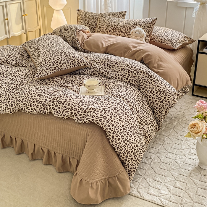 91家纺网 家纺一手货源 找家纺 仟网汇 2026新款针织棉双层纱床盖四件套夏被四件套 豹纹风尚