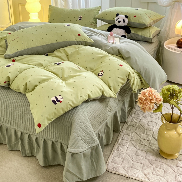 91家纺网 家纺一手货源 找家纺 仟网汇 2026新款针织棉双层纱床盖四件套夏被四件套 熊猫胖胖绿