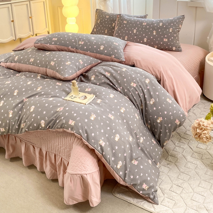 91家纺网 家纺一手货源 找家纺 仟网汇 2026新款针织棉双层纱床盖四件套夏被四件套 熊趣