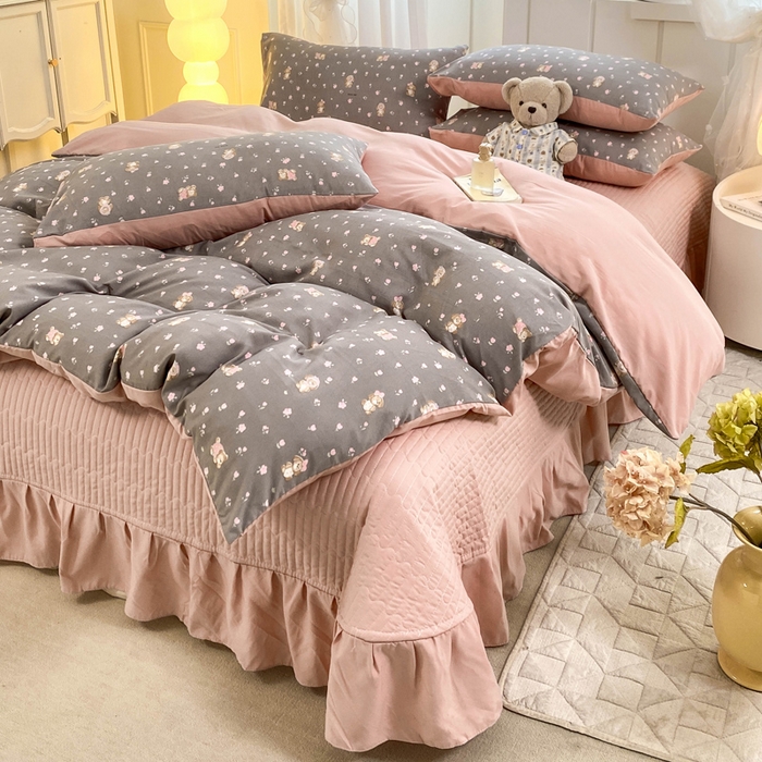 91家纺网 家纺一手货源 找家纺 仟网汇 2026新款针织棉双层纱床盖四件套夏被四件套 熊趣