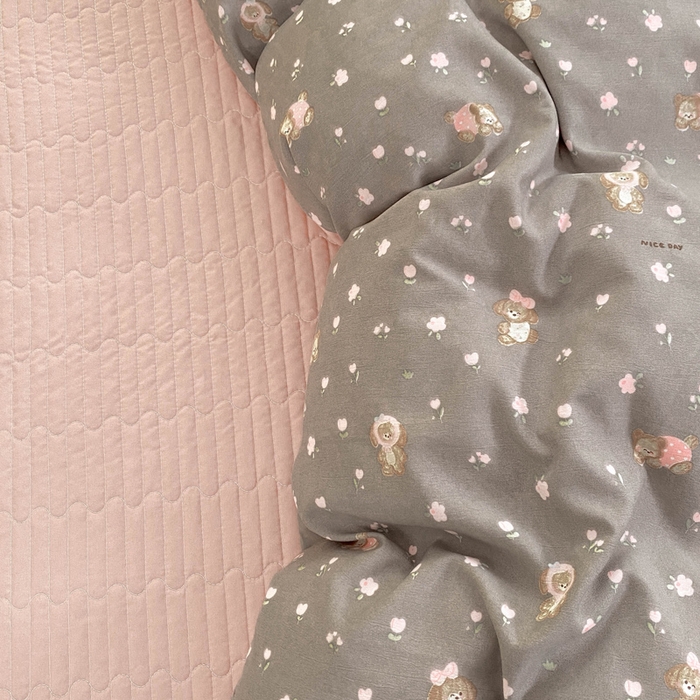 91家纺网 家纺一手货源 找家纺 仟网汇 2026新款针织棉双层纱床盖四件套夏被四件套 熊趣