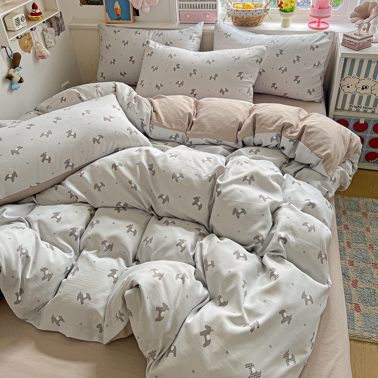 91家纺网 家纺一手货源 找家纺 金梦拉家纺 2026春夏新款高克重提花色织印花小布袋四件套 小木马