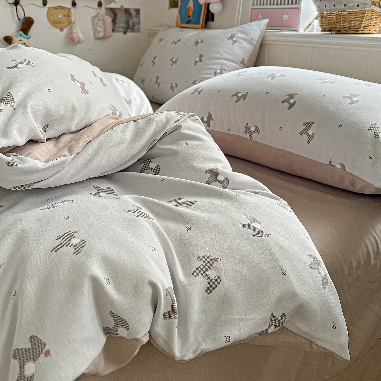 91家纺网 家纺一手货源 找家纺 金梦拉家纺 2026春夏新款高克重提花色织印花小布袋四件套 小木马