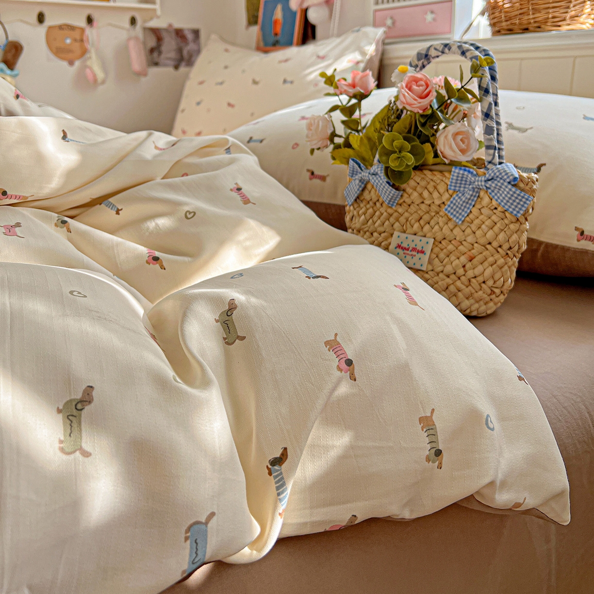 91家纺网 家纺一手货源 找家纺 金梦拉家纺 2026春夏新款高克重提花色织印花小布袋四件套 椰椰奶狗