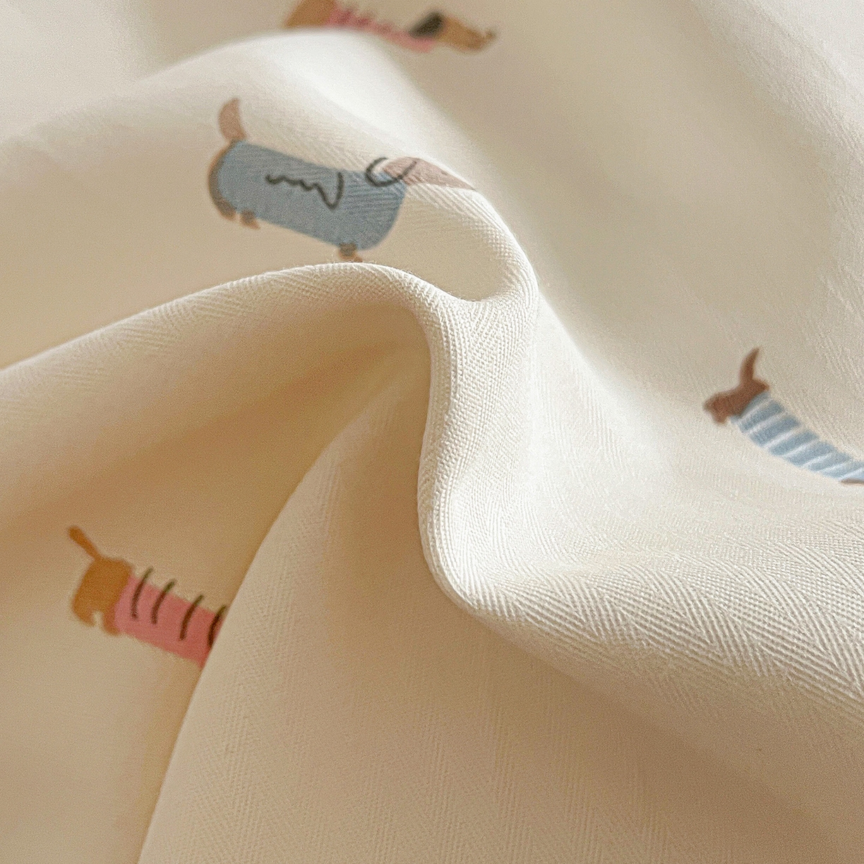 91家纺网 家纺一手货源 找家纺 金梦拉家纺 2026春夏新款高克重提花色织印花小布袋四件套 椰椰奶狗