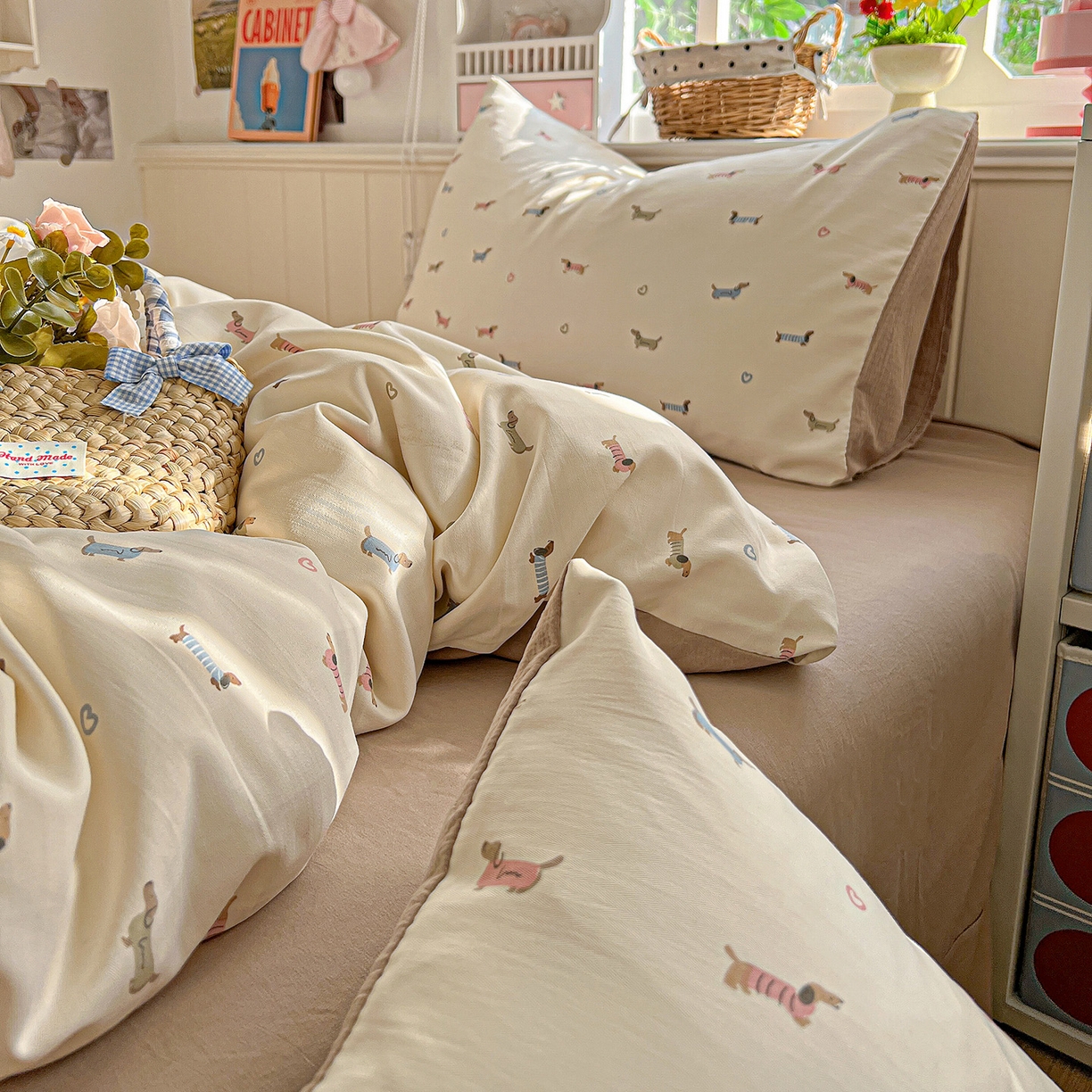 91家纺网 家纺一手货源 找家纺 金梦拉家纺 2026春夏新款高克重提花色织印花小布袋四件套 椰椰奶狗