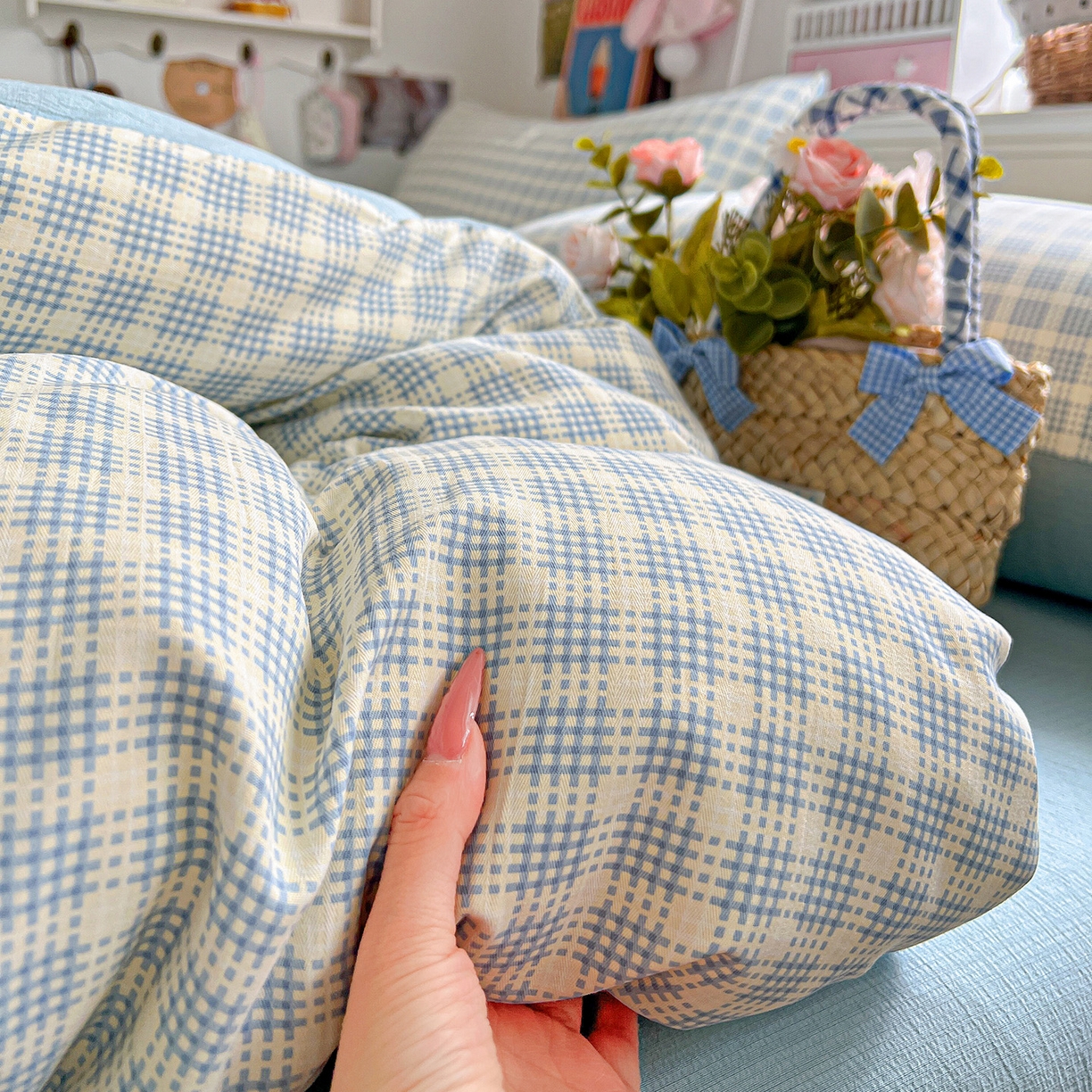 91家纺网 家纺一手货源 找家纺 金梦拉家纺 2026春夏新款高克重提花色织印花小布袋四件套 海盐蓝格