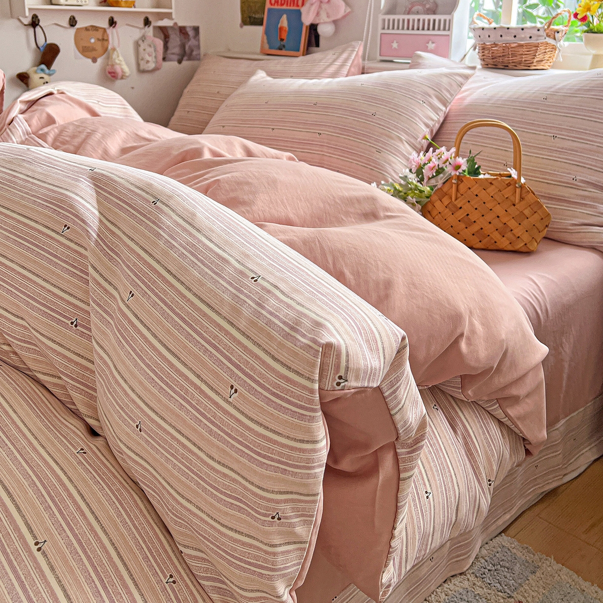 91家纺网 家纺一手货源 找家纺 金梦拉家纺 2026春夏新款高克重提花色织印花小布袋四件套 玫瑰樱桃