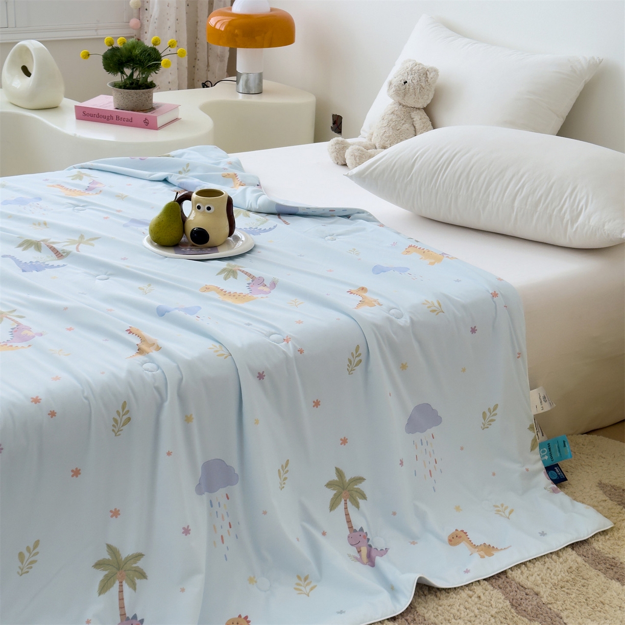 91家纺网 家纺一手货源 找家纺 朵希曼 2026春夏新款卡通锦氨凉感夏被夏凉被空调被 小恐龙快乐假期