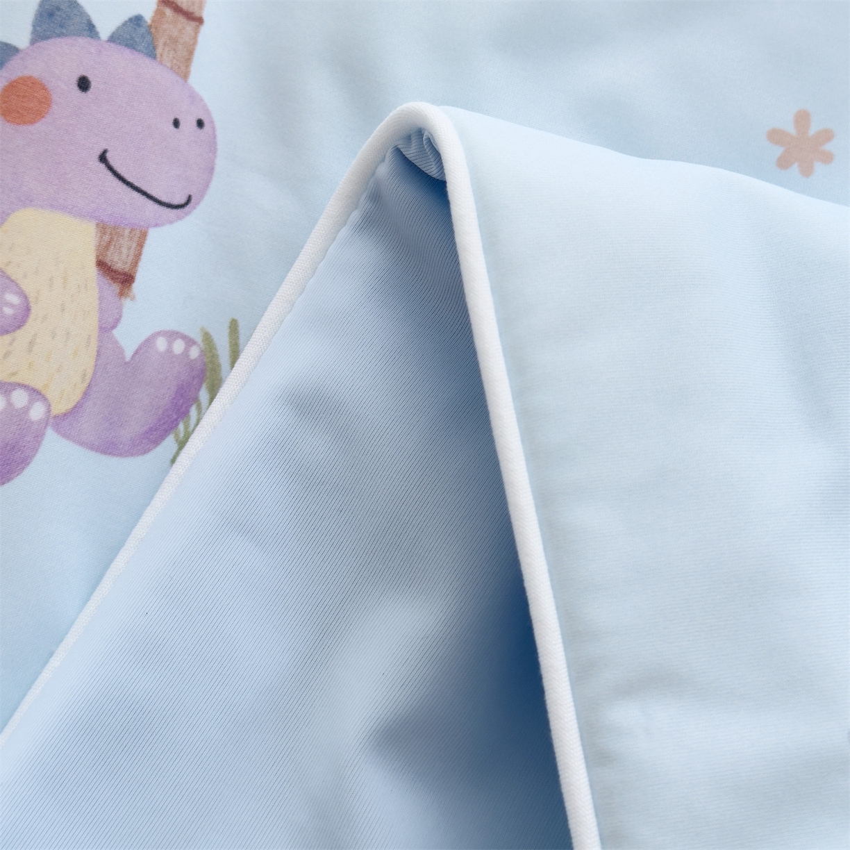 91家纺网 家纺一手货源 找家纺 朵希曼 2026春夏新款卡通锦氨凉感夏被夏凉被空调被 小恐龙快乐假期