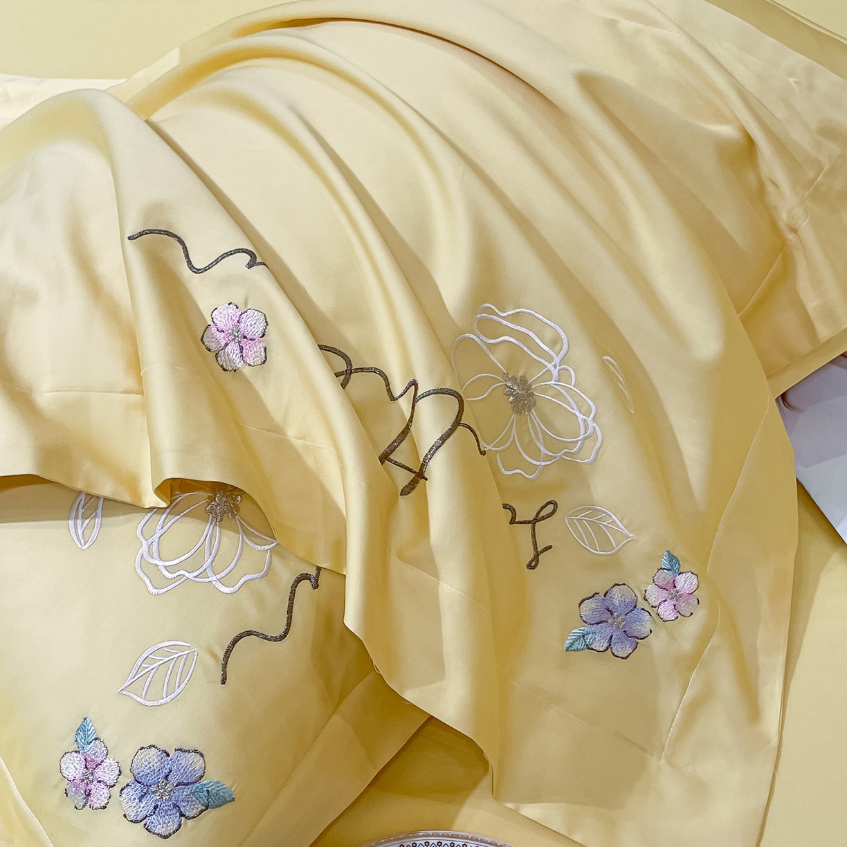 91家纺网 家纺一手货源 找家纺 博纳家纺 2026春夏新款13372全棉纯棉绣花四件套-奈雪 奈雪-柠檬黄