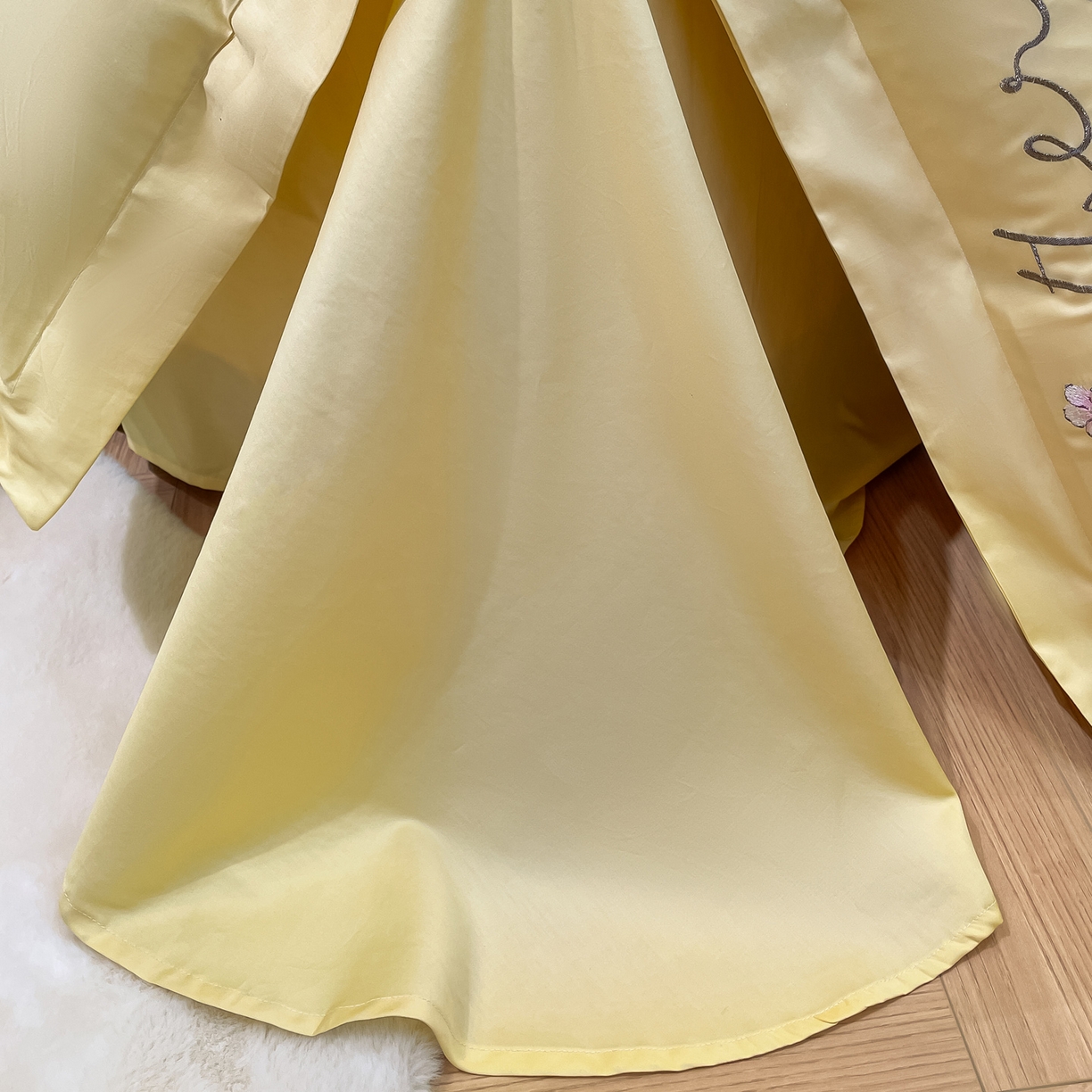 91家纺网 家纺一手货源 找家纺 博纳家纺 2026春夏新款13372全棉纯棉绣花四件套-奈雪 奈雪-柠檬黄