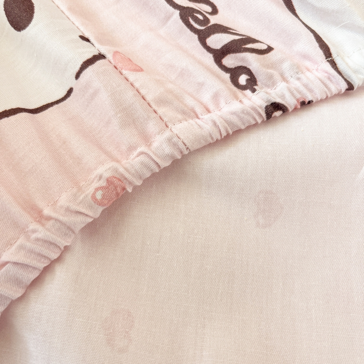 91家纺网 家纺一手货源 找家纺 孩子王家纺 2026新款卡通全棉纯棉正版授权小版三丽鸥系列单床笠床笠单件单品床笠（含防伪码） 甜糯凯蒂