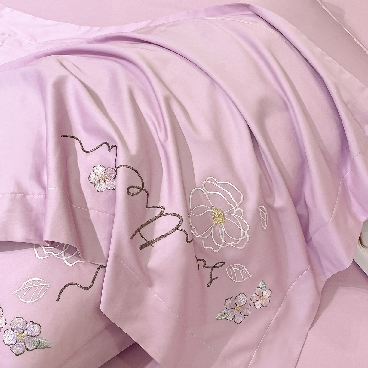 91家纺网 家纺一手货源 找家纺 博纳家纺 2026春夏新款13372全棉纯棉绣花四件套-奈雪 奈雪-香芋紫