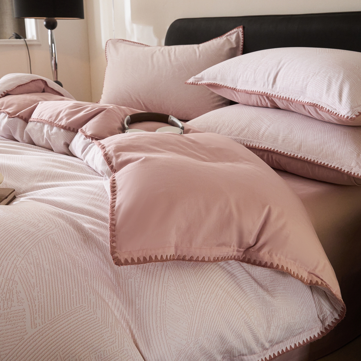 91家纺网 家纺一手货源 找家纺 置顶家纺 2026新款数码印花三角针贝壳边四件套-沐橙 沐橙-豆桔