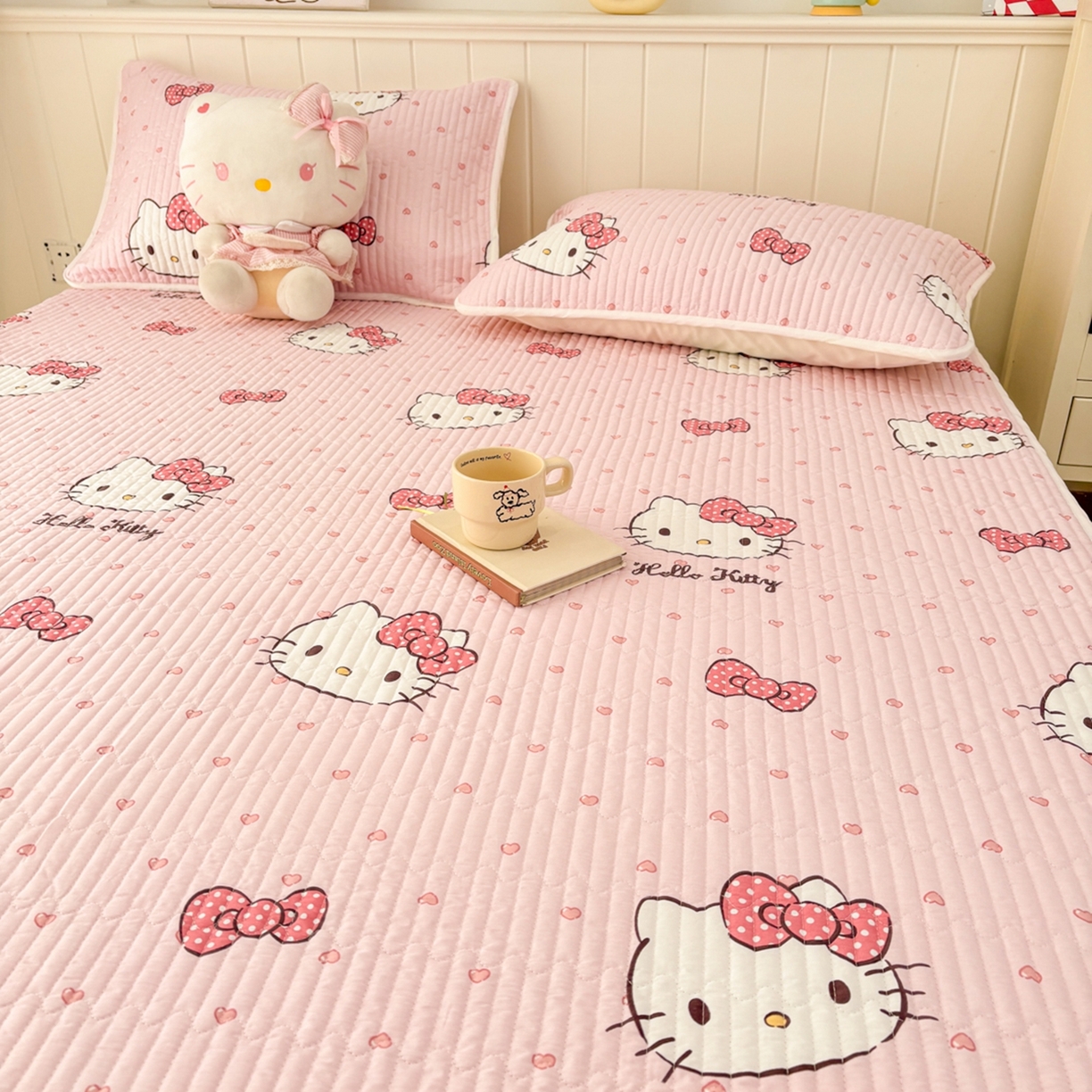 91家纺网 家纺一手货源 找家纺 孩子王家纺 2026新款Sanrio三丽鸥正版授权全棉纯棉夹棉多功能床垫-床盖（含防伪码） 甜糯凯蒂