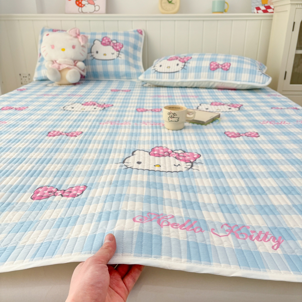 91家纺网 家纺一手货源 找家纺 孩子王家纺 2026新款Sanrio三丽鸥正版授权全棉纯棉夹棉多功能床垫-床盖（含防伪码） 甜美kt