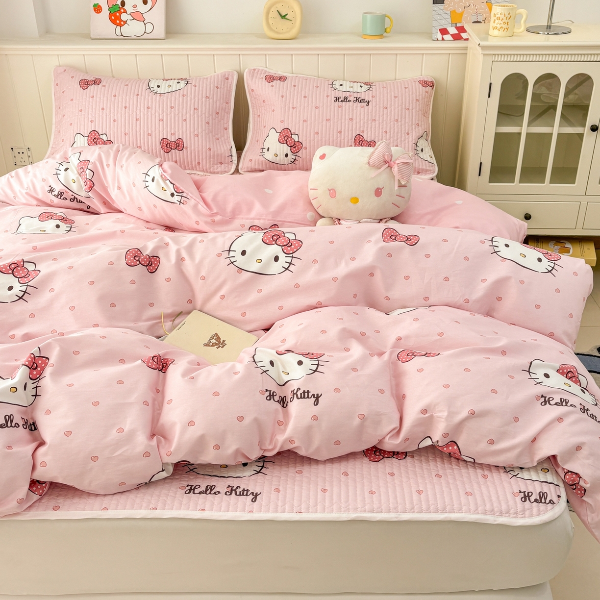 91家纺网 家纺一手货源 找家纺 孩子王家纺 2026新款Sanrio三丽鸥正版授权全棉纯棉夹棉多功能床垫-床盖（含防伪码） 甜糯凯蒂