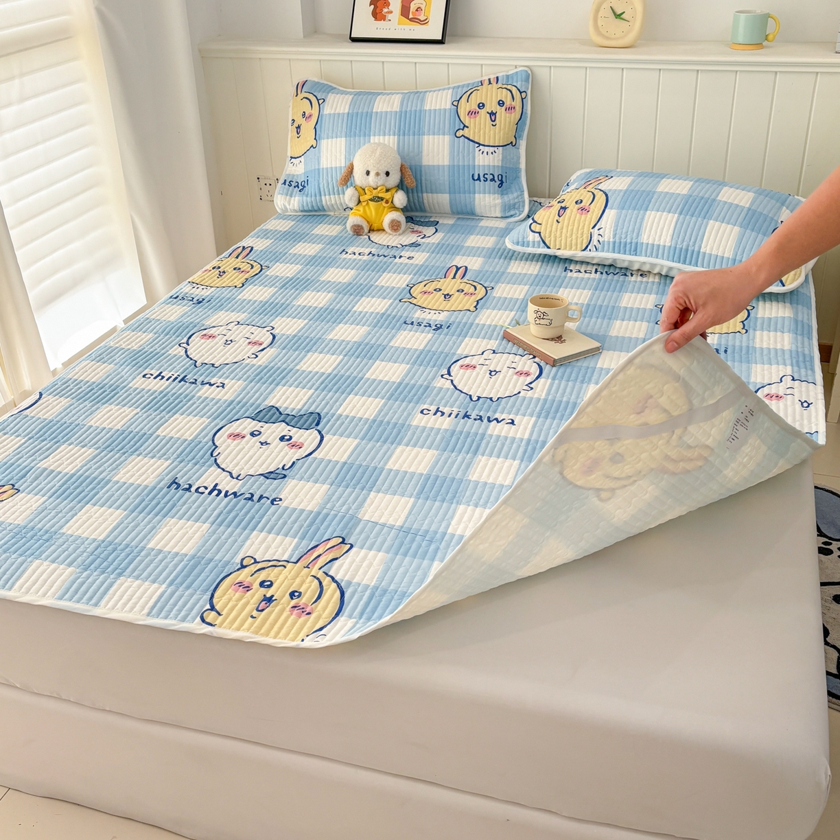 91家纺网 家纺一手货源 找家纺 孩子王家纺 2026新款Sanrio三丽鸥正版授权全棉纯棉夹棉多功能床垫-床盖（含防伪码） 蓝格乌萨奇