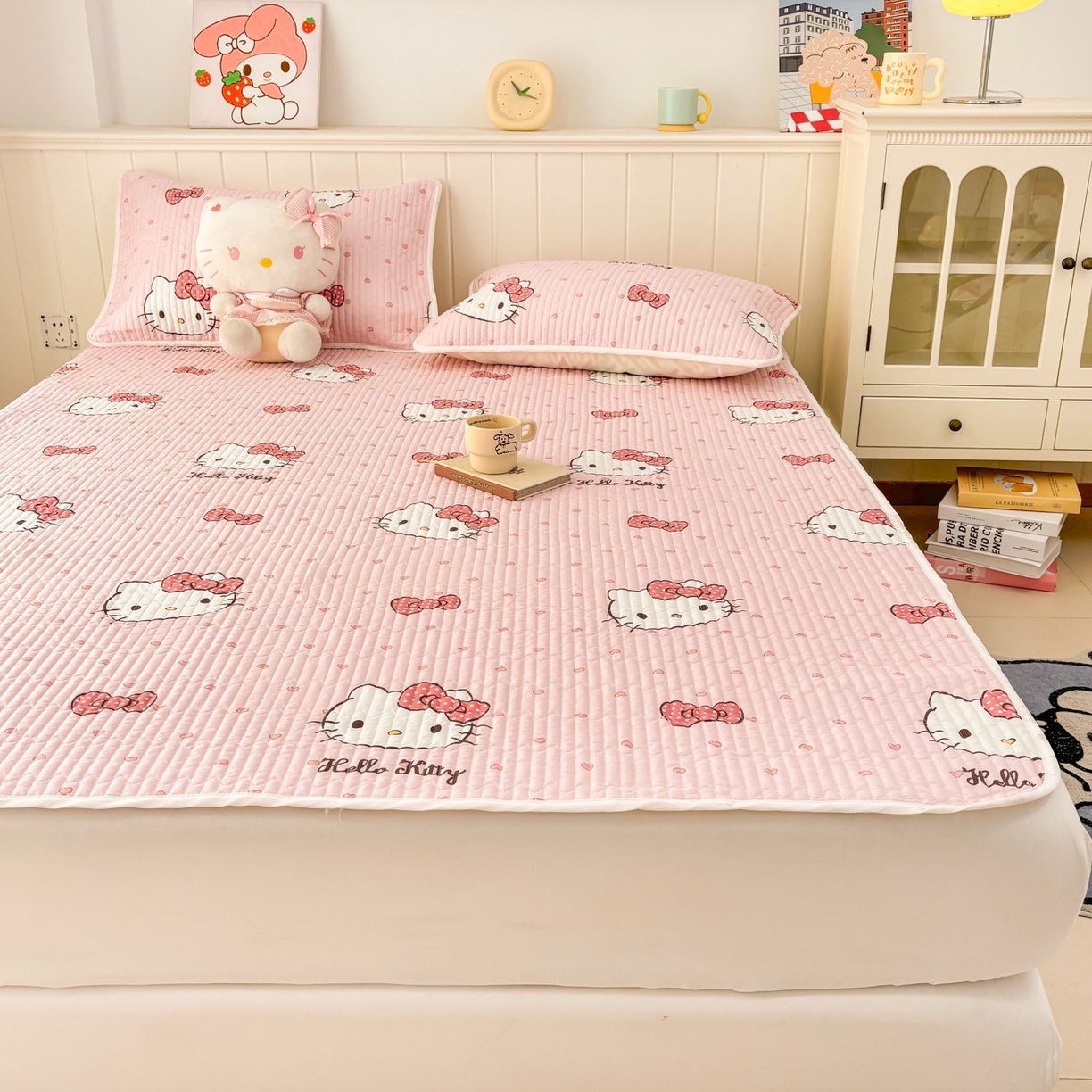 91家纺网 家纺一手货源 找家纺 孩子王家纺 2026新款Sanrio三丽鸥正版授权全棉纯棉夹棉多功能床垫-床盖（含防伪码） 甜糯凯蒂