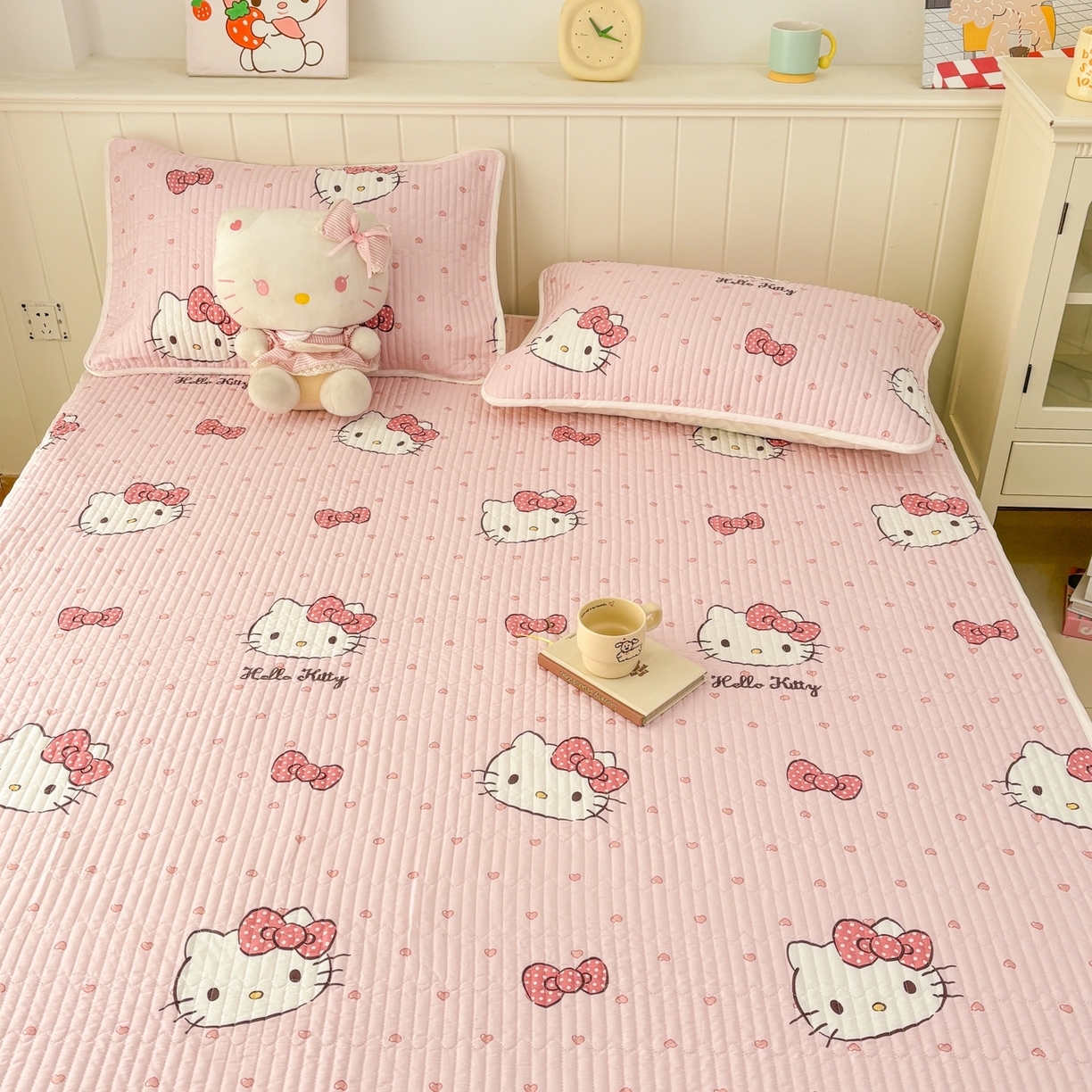 91家纺网 家纺一手货源 找家纺 孩子王家纺 2026新款Sanrio三丽鸥正版授权全棉纯棉夹棉多功能床垫-床盖（含防伪码） 甜糯凯蒂