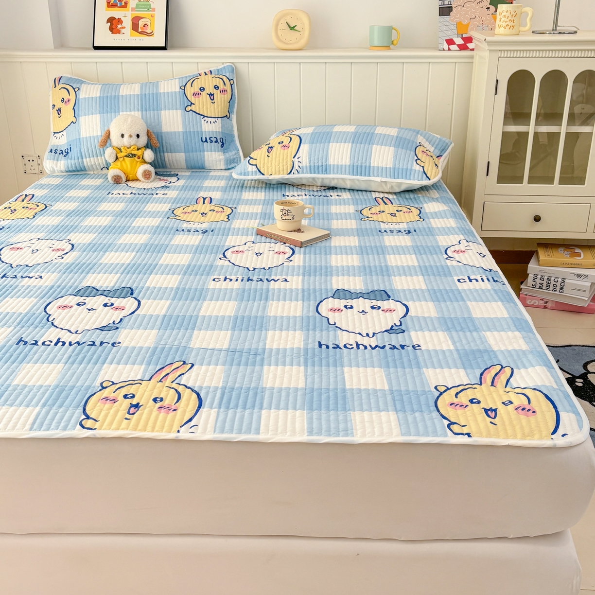91家纺网 家纺一手货源 找家纺 孩子王家纺 2026新款Sanrio三丽鸥正版授权全棉纯棉夹棉多功能床垫-床盖（含防伪码） 蓝格乌萨奇