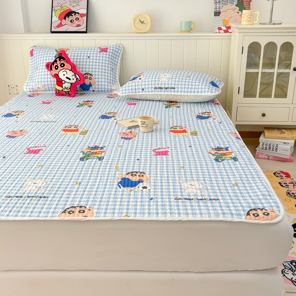 91家纺网 家纺一手货源 找家纺 孩子王家纺 2026新款Sanrio三丽鸥正版授权全棉纯棉夹棉多功能床垫-床盖（含防伪码） 蓝格小新乐园