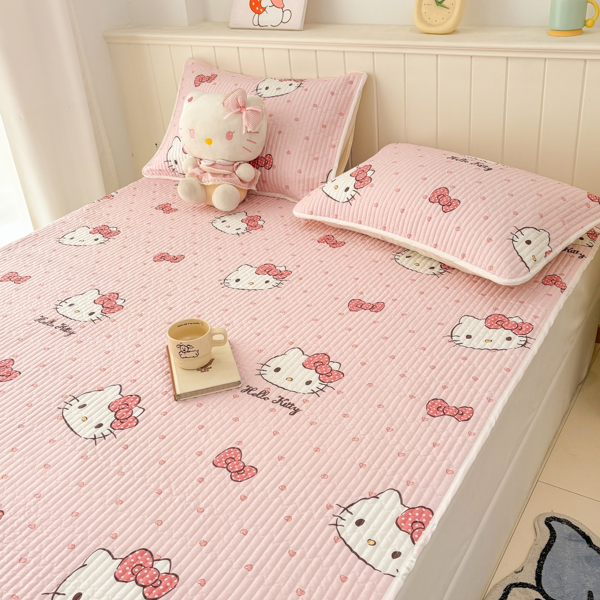 91家纺网 家纺一手货源 找家纺 孩子王家纺 2026新款Sanrio三丽鸥正版授权全棉纯棉夹棉多功能床垫-床盖（含防伪码） 甜糯凯蒂