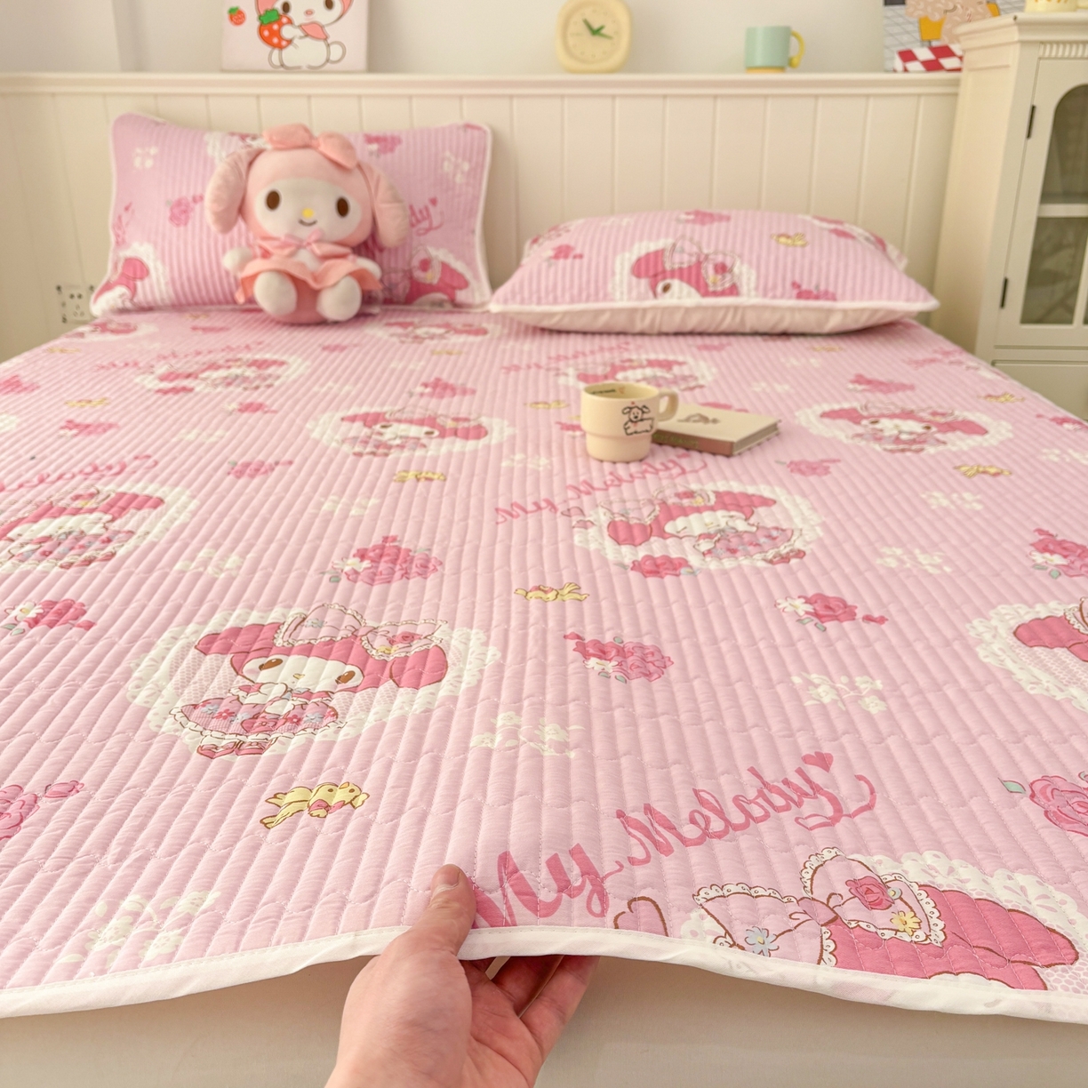 91家纺网 家纺一手货源 找家纺 孩子王家纺 2026新款Sanrio三丽鸥正版授权全棉纯棉夹棉多功能床垫-床盖（含防伪码） 晚安美乐蒂