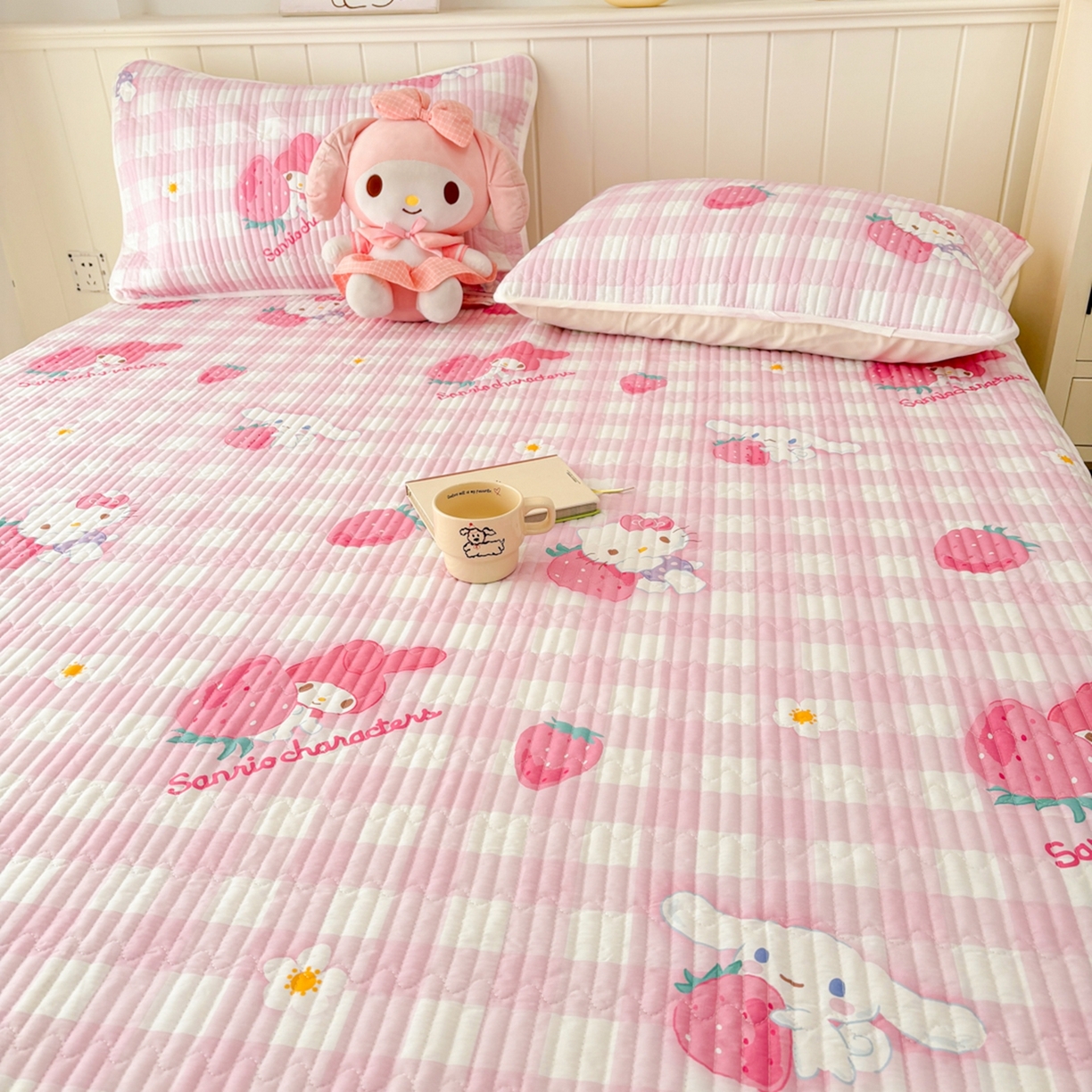 91家纺网 家纺一手货源 找家纺 孩子王家纺 2026新款Sanrio三丽鸥正版授权全棉纯棉夹棉多功能床垫-床盖（含防伪码） 奶芙美乐蒂