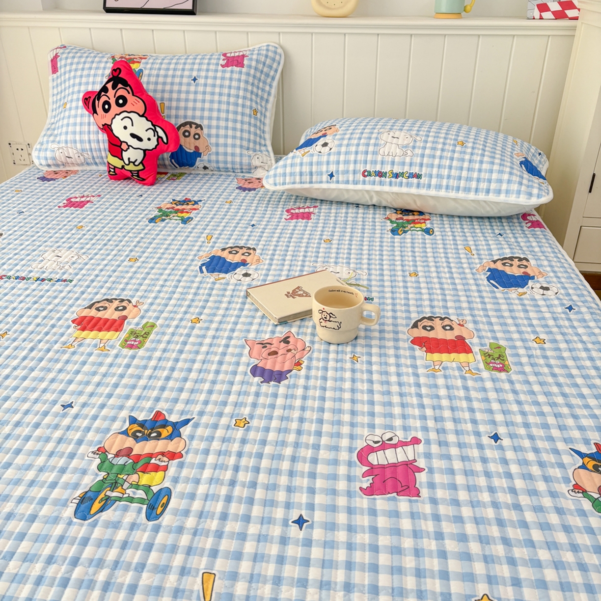 91家纺网 家纺一手货源 找家纺 孩子王家纺 2026新款Sanrio三丽鸥正版授权全棉纯棉夹棉多功能床垫-床盖（含防伪码） 蓝格小新乐园