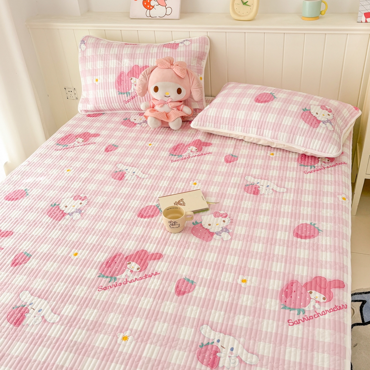 91家纺网 家纺一手货源 找家纺 孩子王家纺 2026新款Sanrio三丽鸥正版授权全棉纯棉夹棉多功能床垫-床盖（含防伪码） 奶芙美乐蒂
