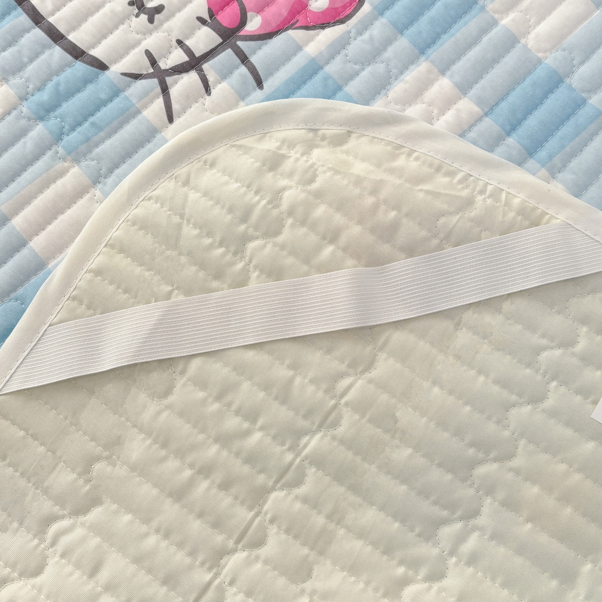 91家纺网 家纺一手货源 找家纺 孩子王家纺 2026新款Sanrio三丽鸥正版授权全棉纯棉夹棉多功能床垫-床盖（含防伪码） 甜美kt