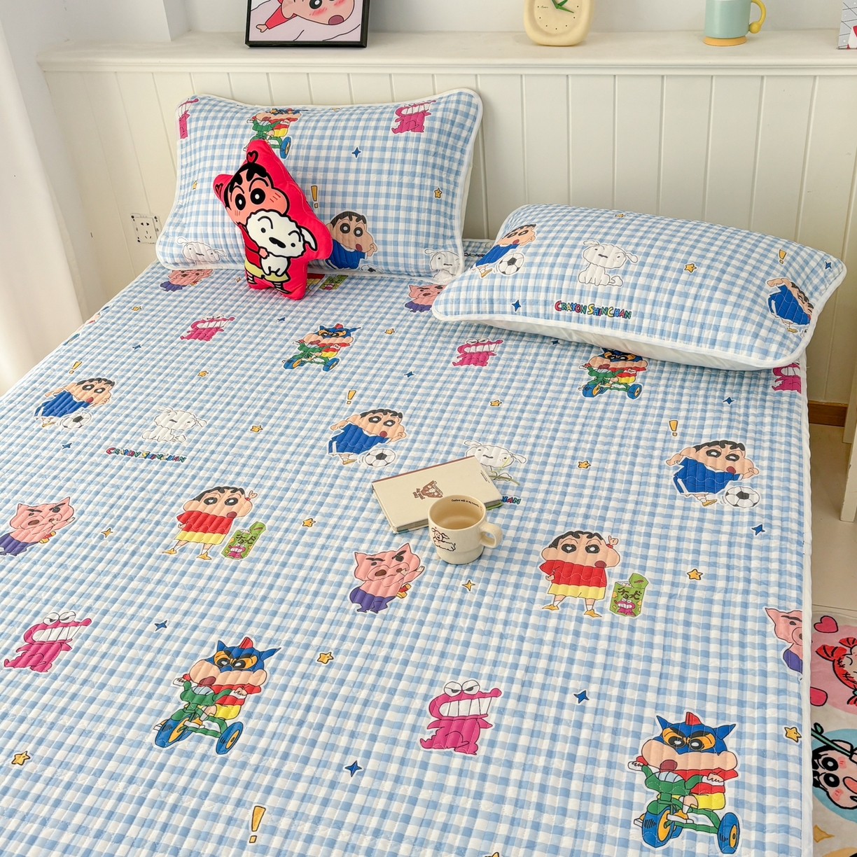 91家纺网 家纺一手货源 找家纺 孩子王家纺 2026新款Sanrio三丽鸥正版授权全棉纯棉夹棉多功能床垫-床盖（含防伪码） 蓝格小新乐园