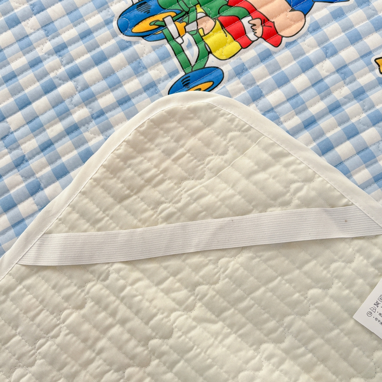 91家纺网 家纺一手货源 找家纺 孩子王家纺 2026新款Sanrio三丽鸥正版授权全棉纯棉夹棉多功能床垫-床盖（含防伪码） 蓝格小新乐园
