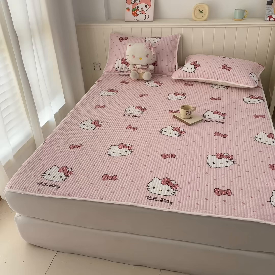 91家纺网 家纺一手货源 找家纺 孩子王家纺 2026新款Sanrio三丽鸥正版授权全棉纯棉夹棉多功能床垫-床盖（含防伪码） 甜糯凯蒂
