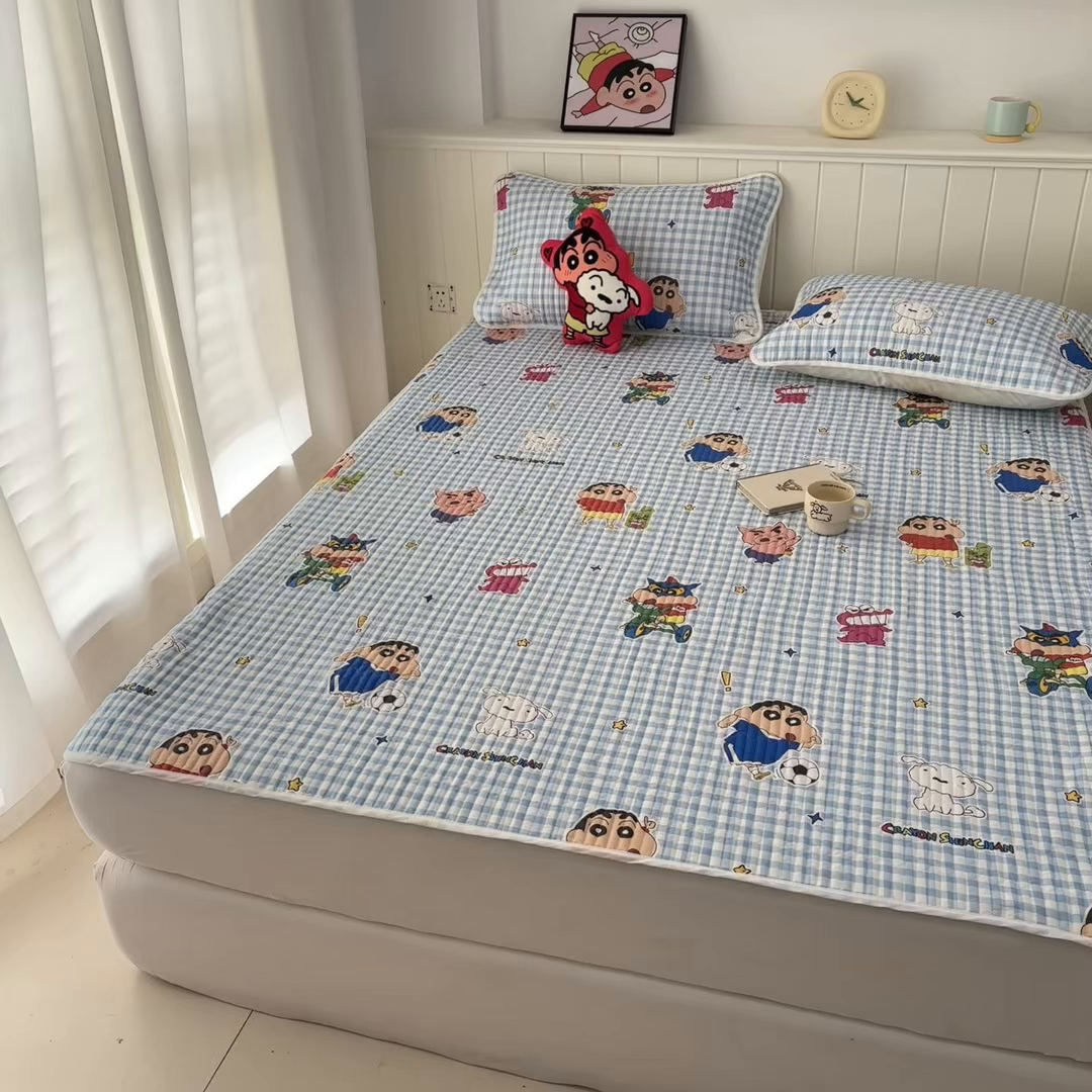 91家纺网 家纺一手货源 找家纺 孩子王家纺 2026新款Sanrio三丽鸥正版授权全棉纯棉夹棉多功能床垫-床盖（含防伪码） 蓝格小新乐园