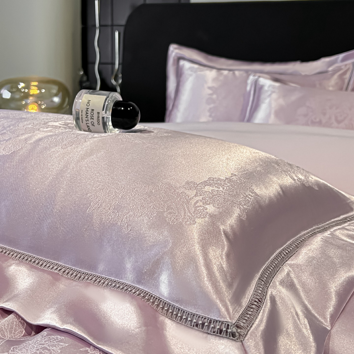 91家纺网 家纺一手货源 找家纺 （总）博纳家纺 2026春夏新款轻奢高端色织定位提花拼角镂空款款四件套-沁园花语