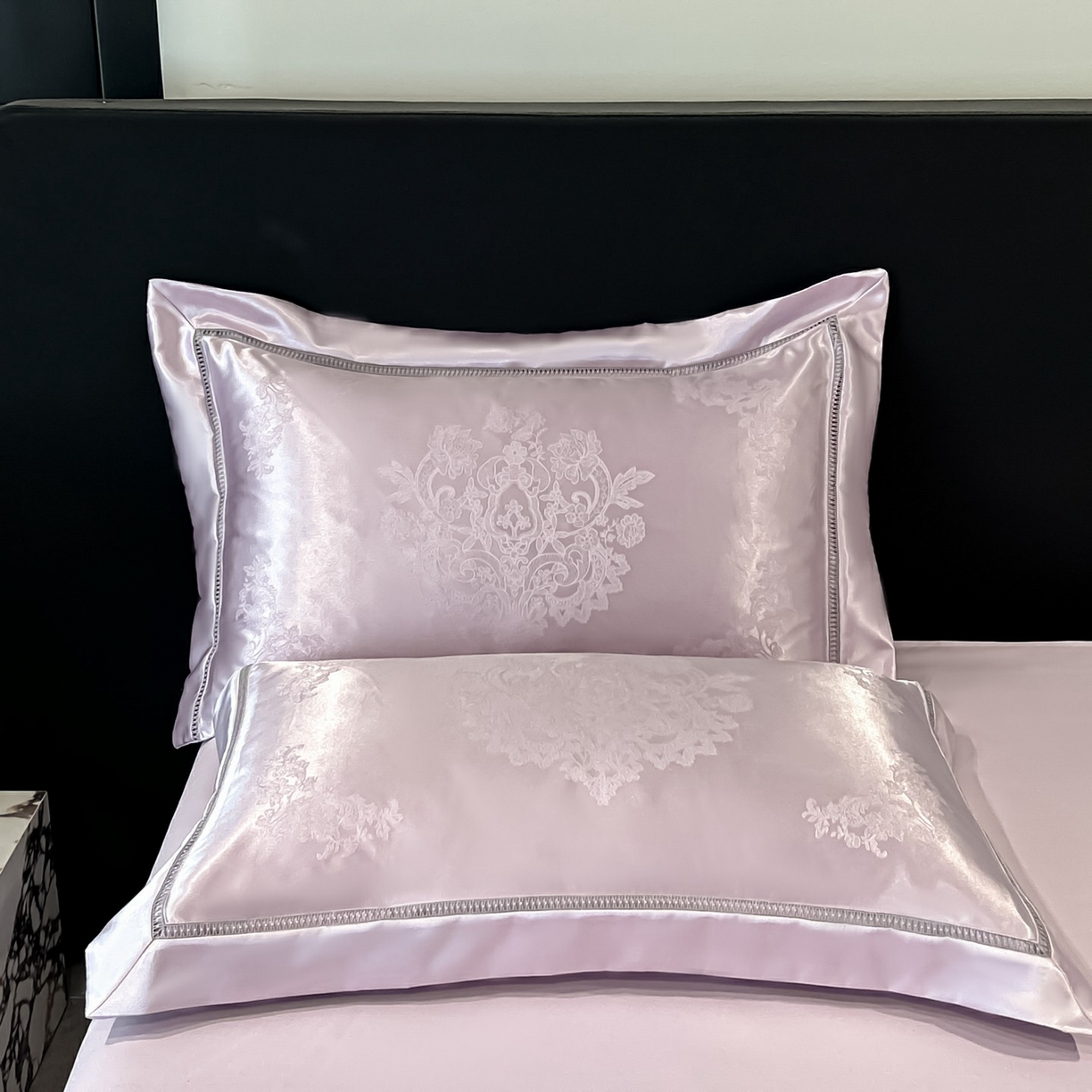 91家纺网 家纺一手货源 找家纺 博纳家纺 2026春夏新款轻奢高端色织定位提花拼角镂空款款四件套-沁园花语 沁园花语-浅紫