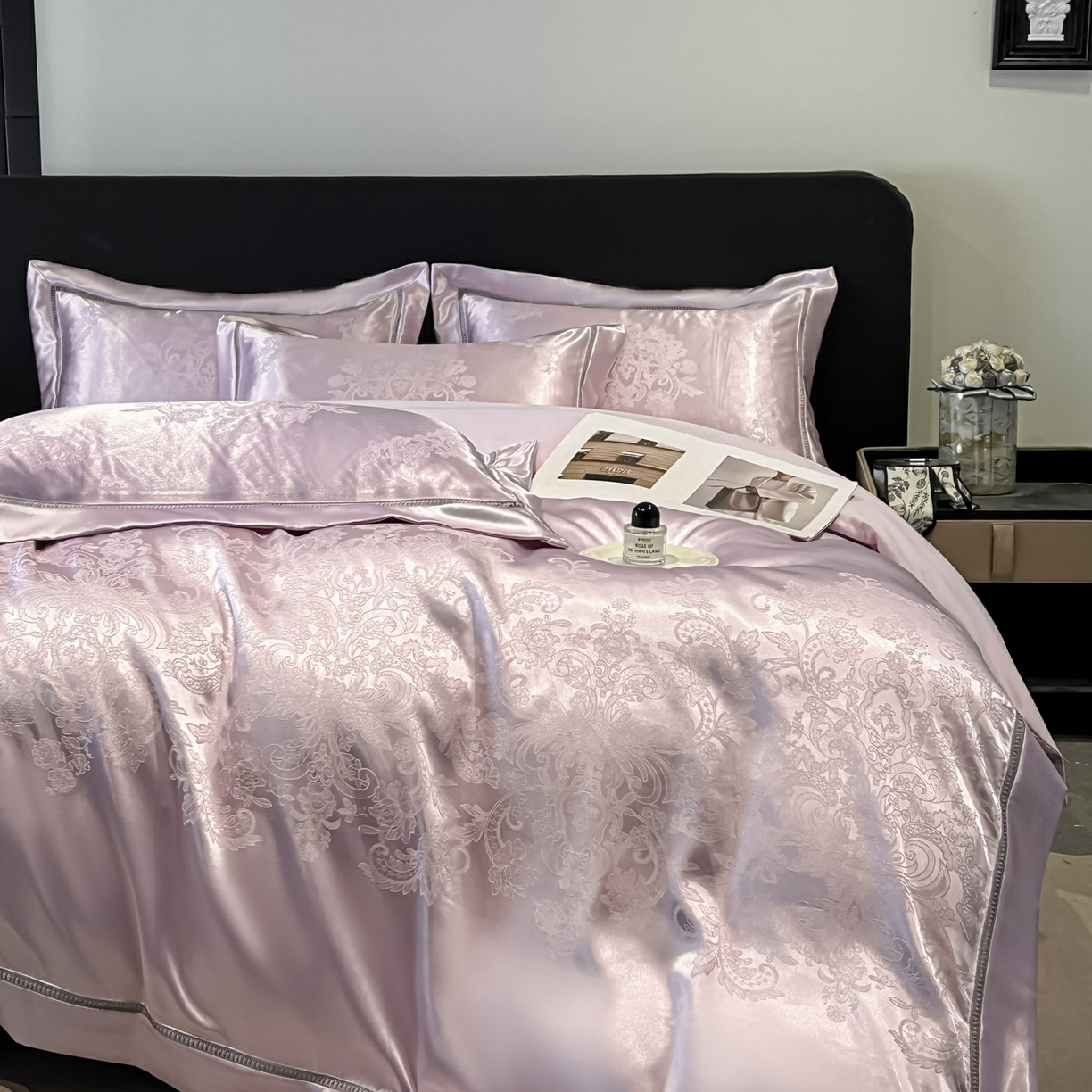 91家纺网 家纺一手货源 找家纺 博纳家纺 2026春夏新款轻奢高端色织定位提花拼角镂空款款四件套-沁园花语 沁园花语-浅紫