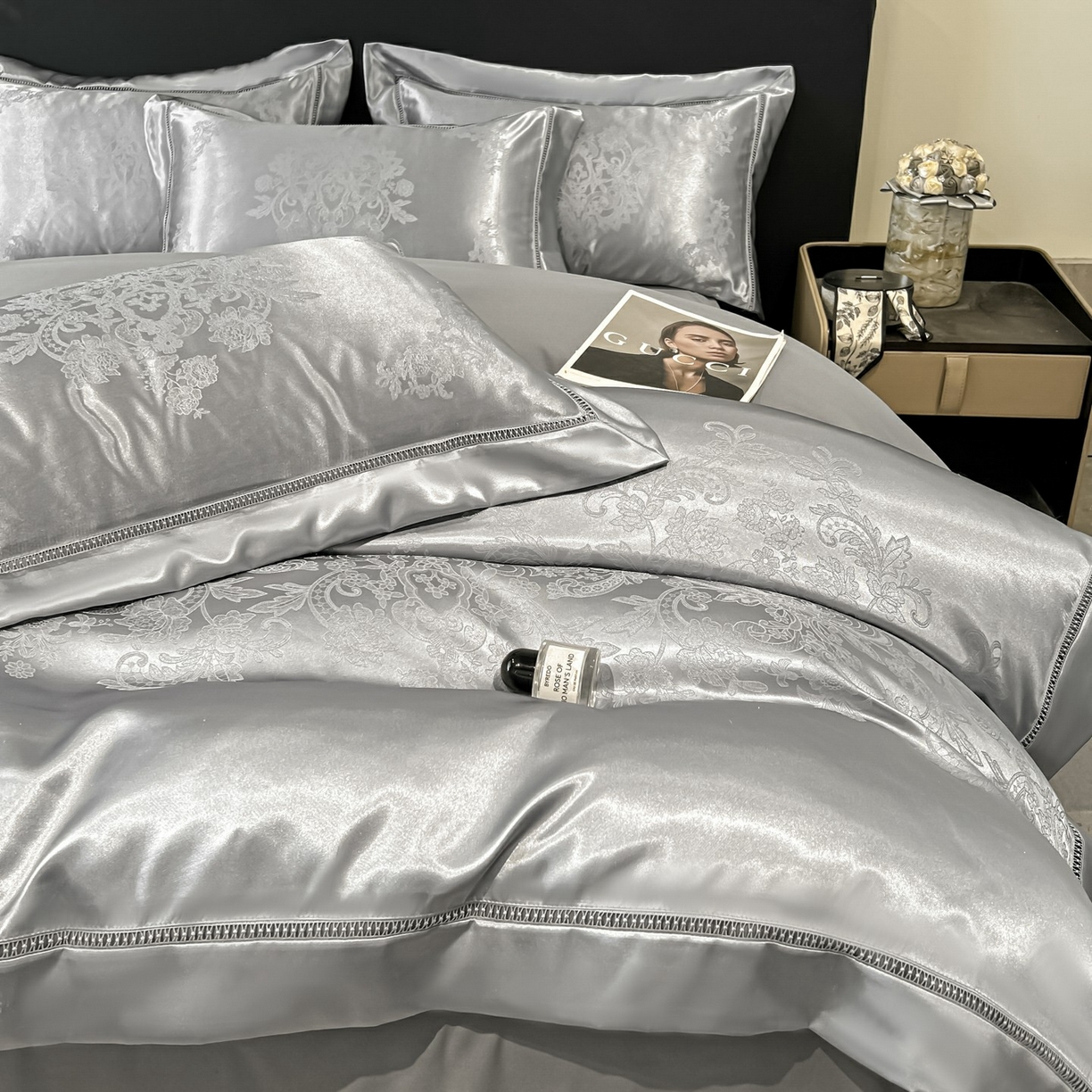 91家纺网 家纺一手货源 找家纺 博纳家纺 2026春夏新款轻奢高端色织定位提花拼角镂空款款四件套-沁园花语 沁园花语-绅士灰