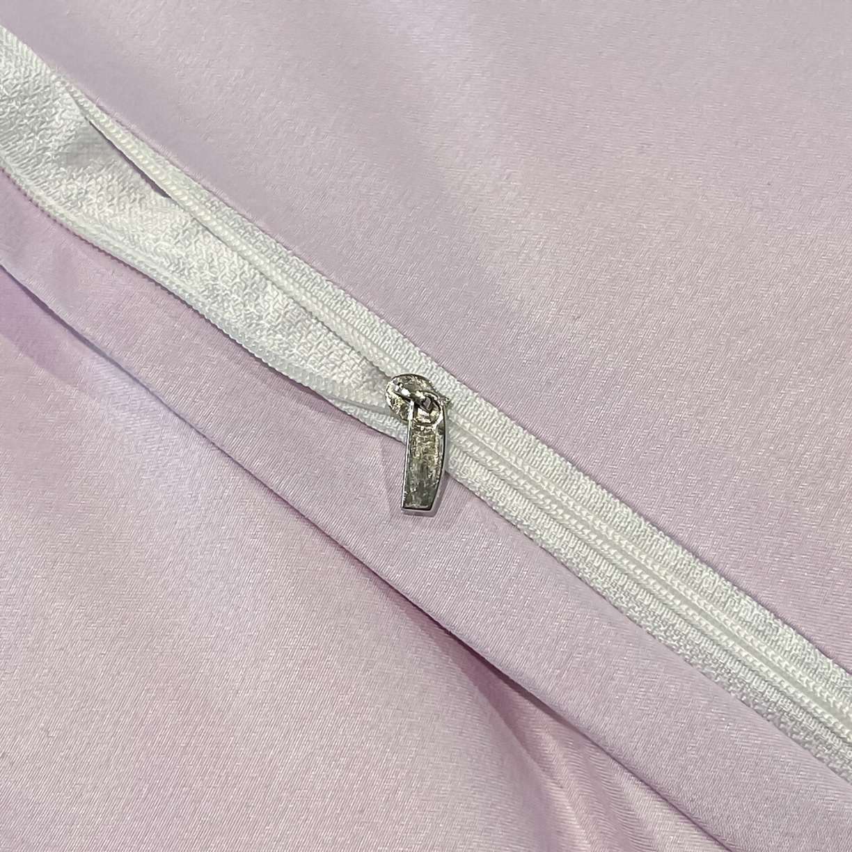 91家纺网 家纺一手货源 找家纺 博纳家纺 2026春夏新款轻奢高端色织定位提花拼角镂空款款四件套-沁园花语 沁园花语-浅紫