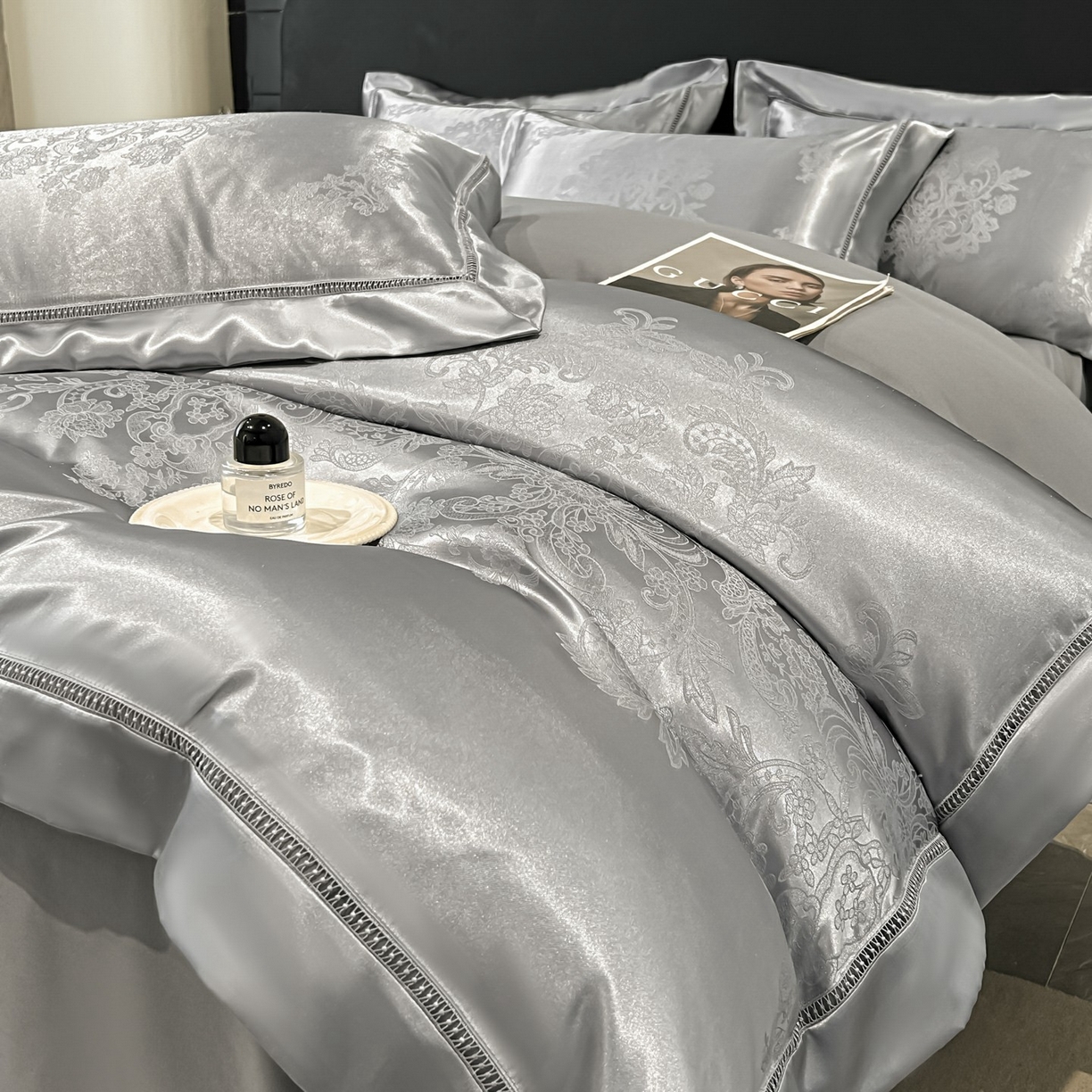 91家纺网 家纺一手货源 找家纺 博纳家纺 2026春夏新款轻奢高端色织定位提花拼角镂空款款四件套-沁园花语 沁园花语-绅士灰