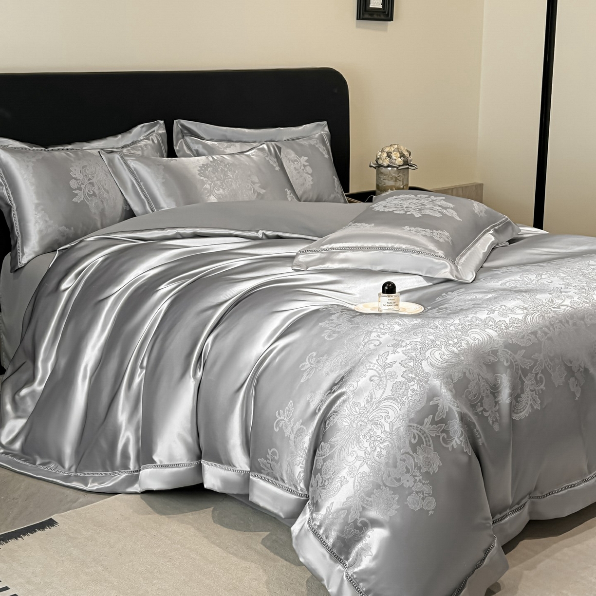 91家纺网 家纺一手货源 找家纺 博纳家纺 2026春夏新款轻奢高端色织定位提花拼角镂空款款四件套-沁园花语 沁园花语-绅士灰