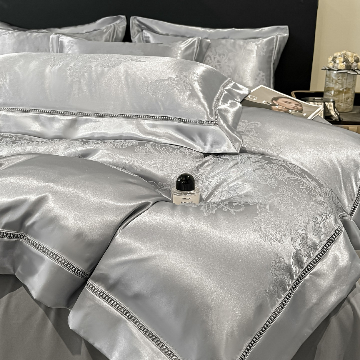 91家纺网 家纺一手货源 找家纺 博纳家纺 2026春夏新款轻奢高端色织定位提花拼角镂空款款四件套-沁园花语 沁园花语-绅士灰