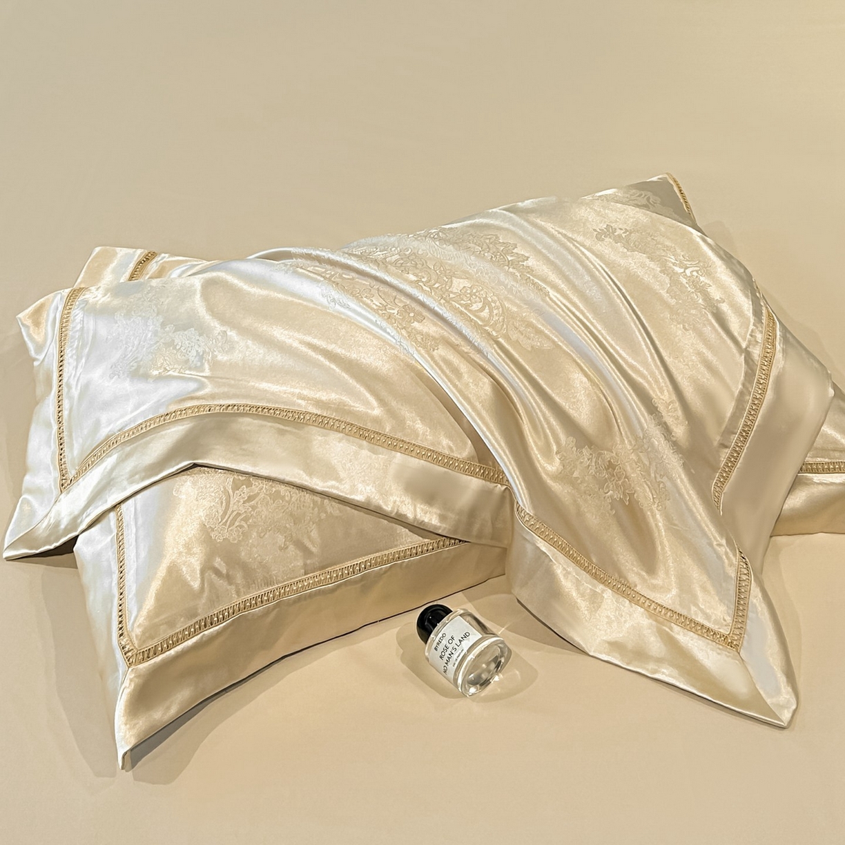 91家纺网 家纺一手货源 找家纺 博纳家纺 2026春夏新款轻奢高端色织定位提花拼角镂空款款四件套-沁园花语 沁园花语-香槟