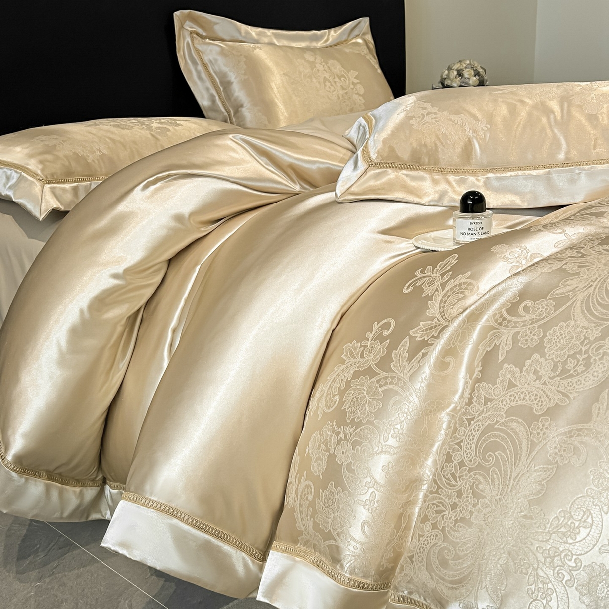 91家纺网 家纺一手货源 找家纺 博纳家纺 2026春夏新款轻奢高端色织定位提花拼角镂空款款四件套-沁园花语 沁园花语-香槟